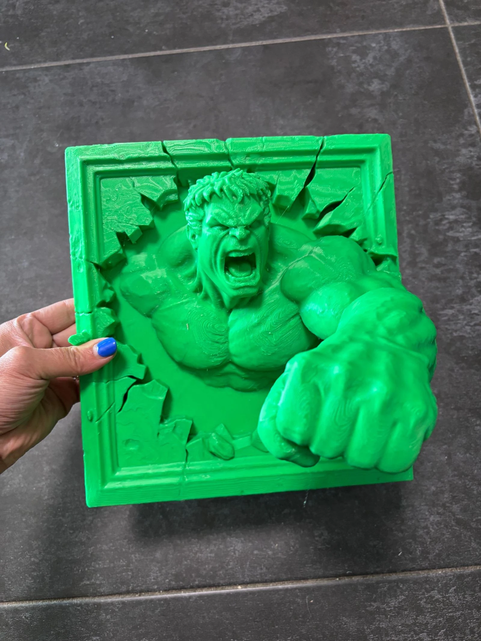 Cadre hulk en relief 24 sur 22 sur 17 cm💚 – photo 4